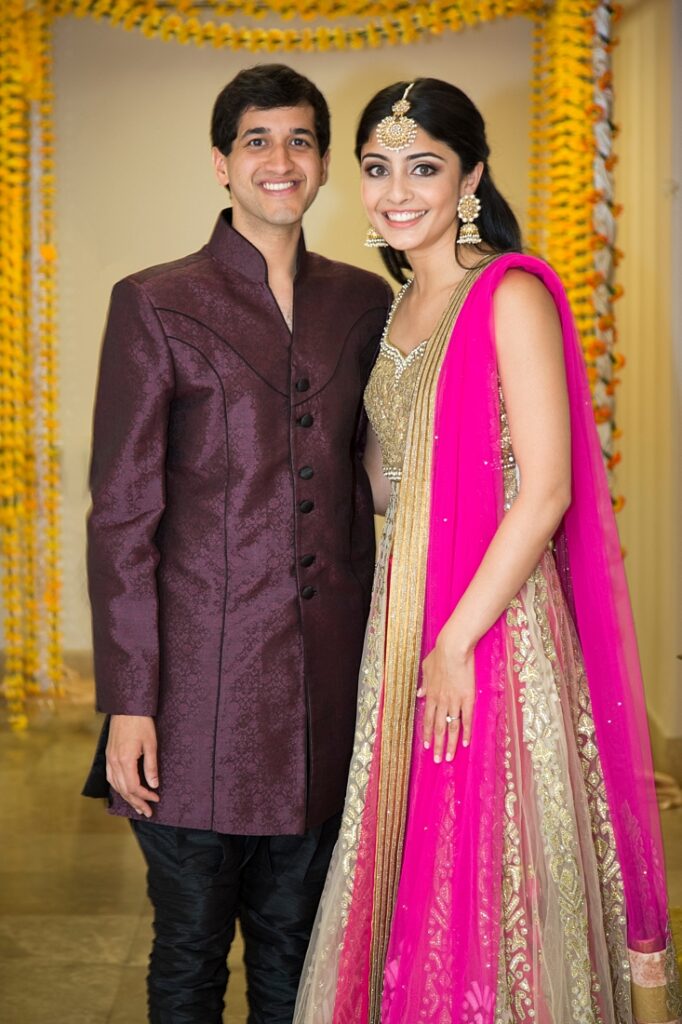 Bharat & Kanika make their grand entrance.